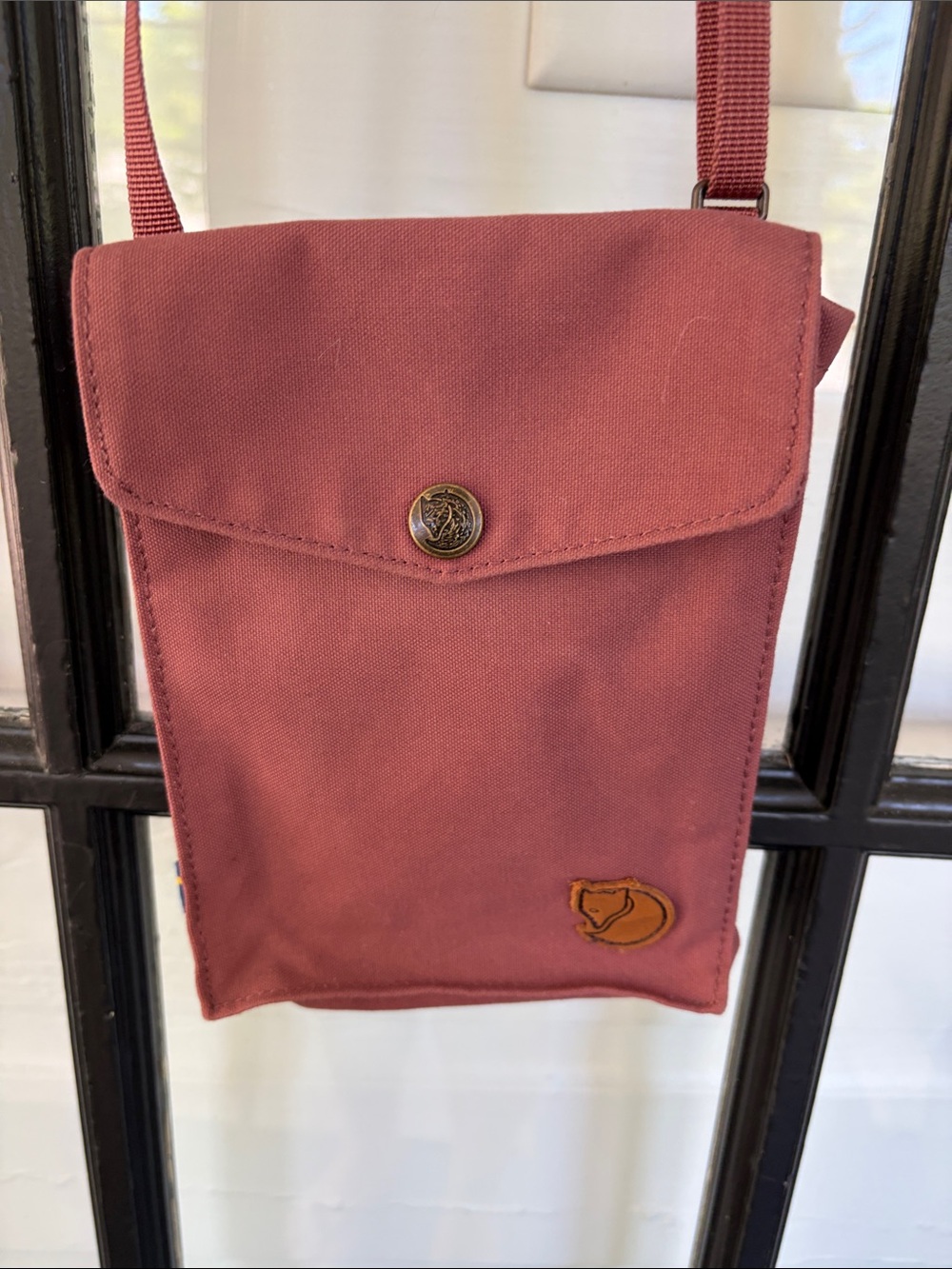 Fjallraven Small Crossbody Bag in Rose